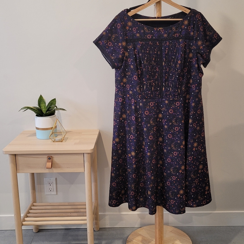 Eshakti Boat Neck, Cap Sleeve, Knee Length Dress Purple Celestial